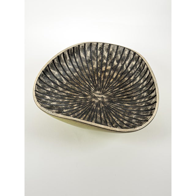 Sunflower Ceramic Bowl by Mari Simmulson for Upsala-Ekeby, Sweden, 1960s For Sale - Image 6 of 7