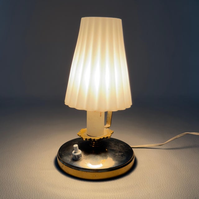 Vintage Table Lamps in Opaline Pleated Glass and Gold Metal, 1960s, Set of 2 For Sale - Image 5 of 11