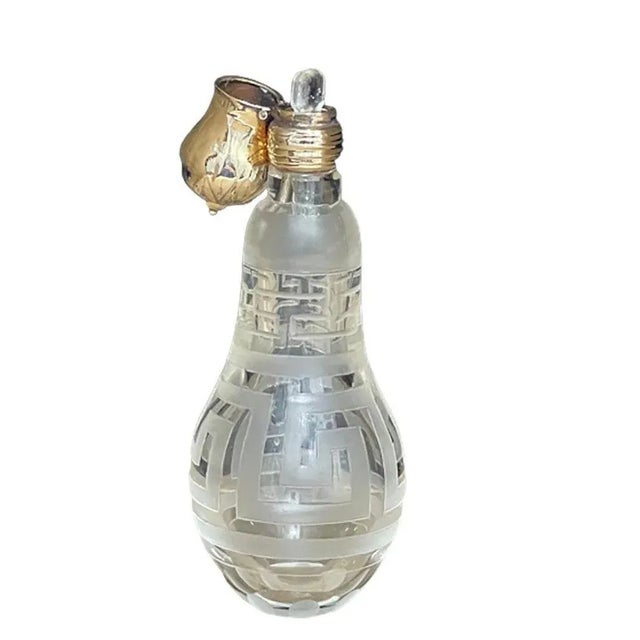 19th century Dutch crystal and 14 karat gold scent- or perfume bottle A 14 carat gold scent or perfume bottle with a...