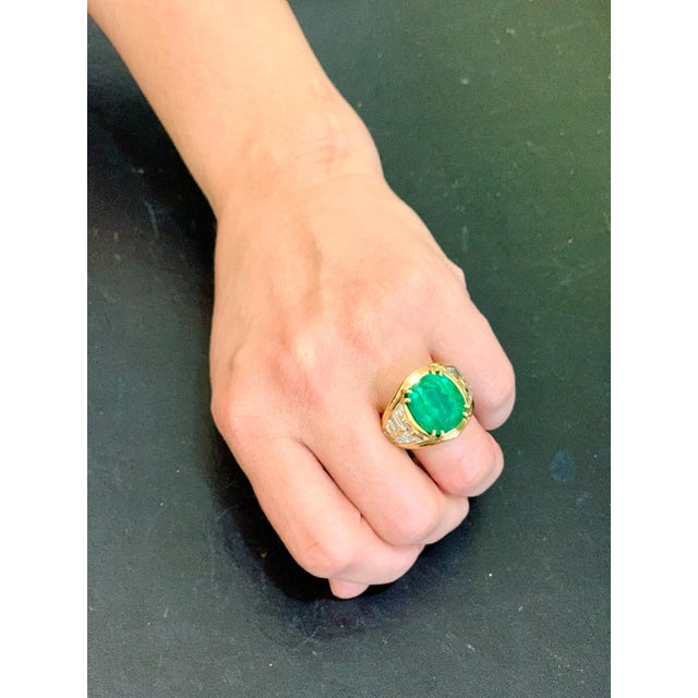Green Agl Certified Minor Traditional 15Ct Colombian Emerald & Diamond Ring 18k Unisex For Sale - Image 8 of 8
