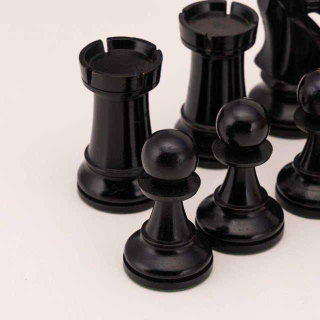 1950s Antique English Cased Chess by Staunton, 1950, Set of 33 For Sale - Image 5 of 16