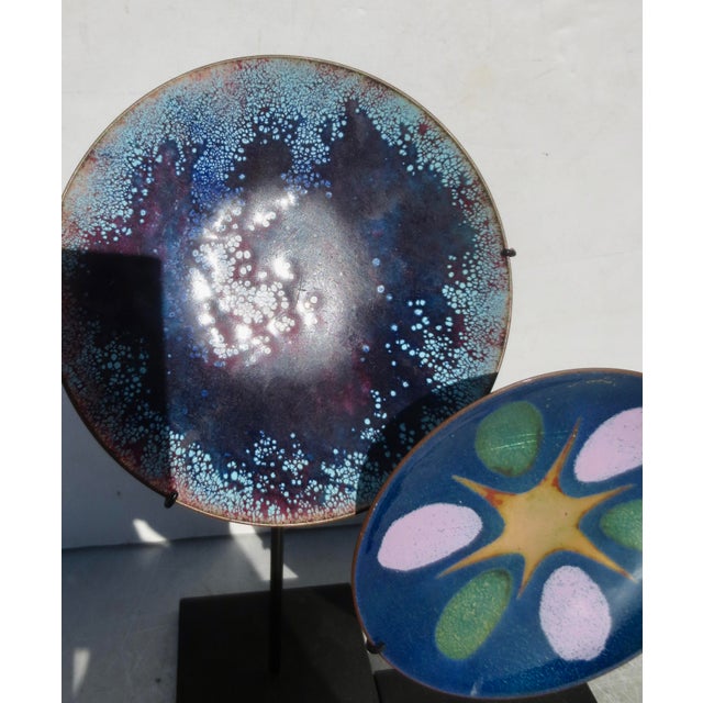 Metal MCM Enamel Trays on Stands - A Pair of 2 For Sale - Image 7 of 7