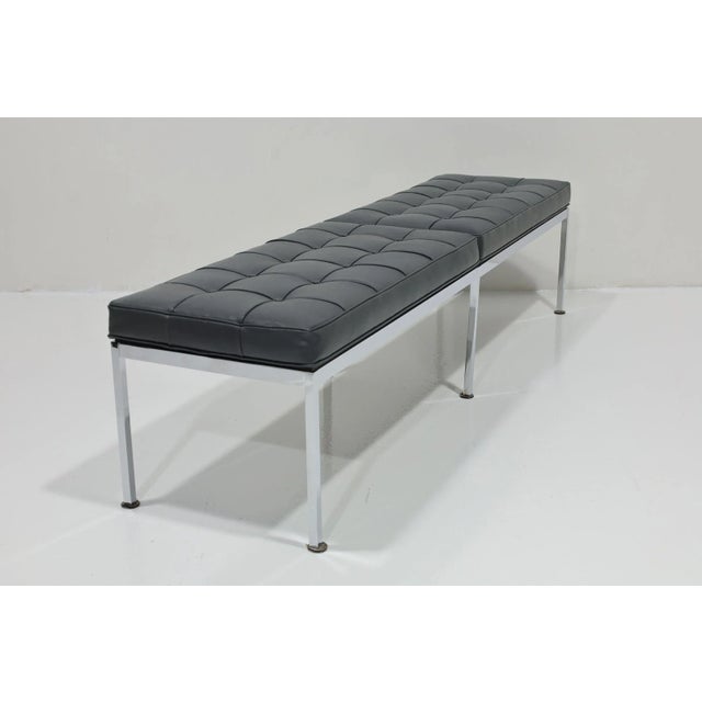 Exemplifying the superb craftsmanship and enduring elegance of mid-century modern design, the iconic Florence Knoll bench...