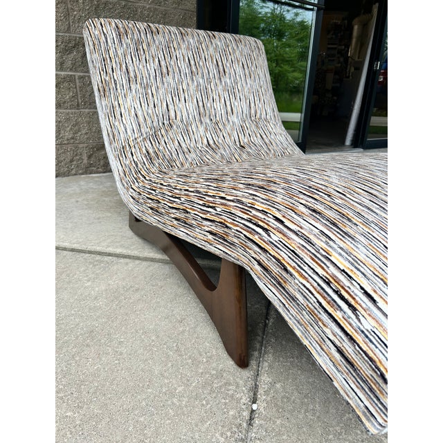 Mid-Century Modern 1960s Restored Pearsall-Style Wave Chaise Lounge For Sale - Image 3 of 10