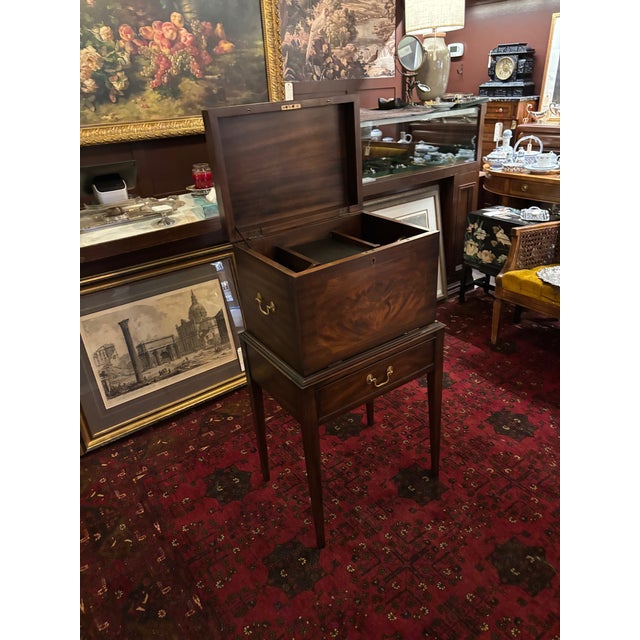 Brown 1960s Henkel Harris Solid Mahogany Federal Style Liquor Cabinet / Cellarette [Lj] For Sale - Image 8 of 9