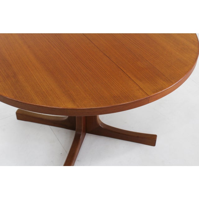 Wood Vintage Danish Round Extendable Dining Table in Teak, 1960s For Sale - Image 7 of 9