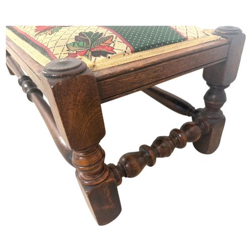 Victorian English Fireside Bench in Oak, England, 1890 For Sale - Image 6 of 11