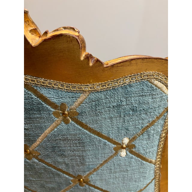 French 1930s French Louis XV Revival Giltwood Chair With Custom Embroidered Upholstery For Sale - Image 3 of 9