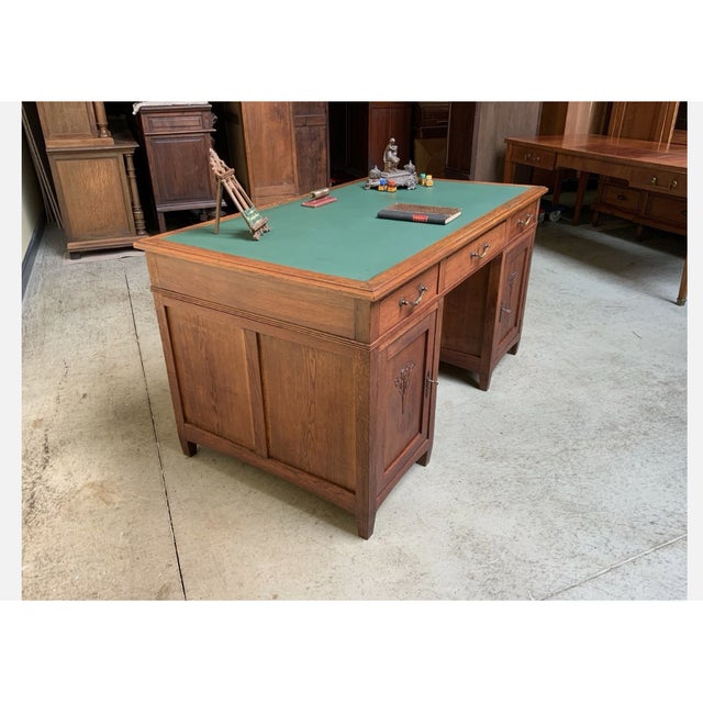 Age: circa 1910 Wood type: solid oak Condition: very good, well-maintained, refurbished original condition (minor signs of...