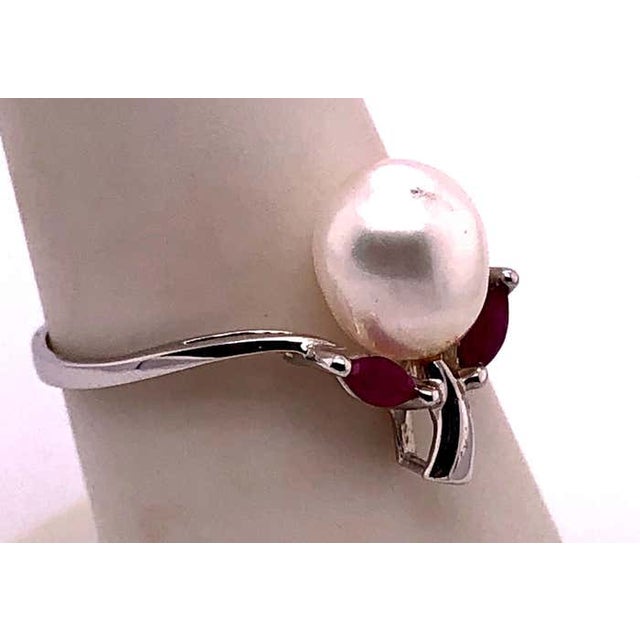 2010s 14 Karat White Gold Fashion Pearl Ring For Sale - Image 5 of 10