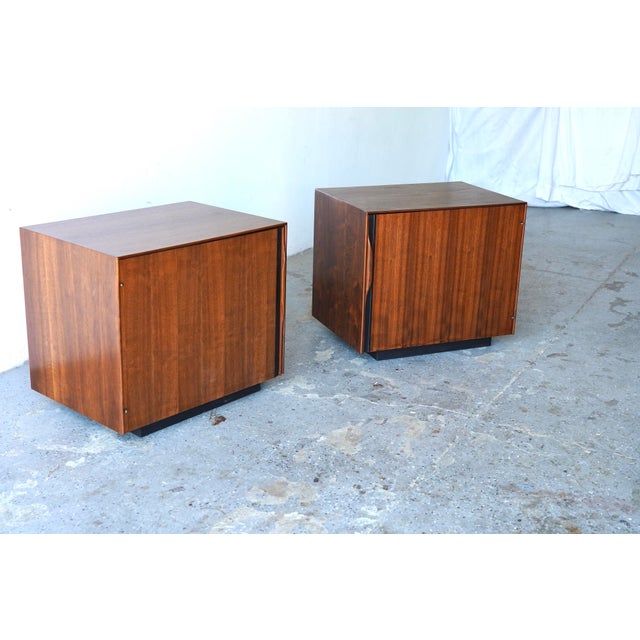 1960s Pair Mid Century of Walnut Nightstands by John Kapel for Glenn of California For Sale - Image 11 of 11