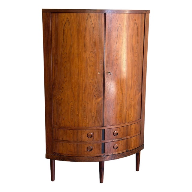 Mid 20th Century Danish Rosewood Corner Cabinet in Style of Kai Kristiansen – Vintage Scandinavian Curved Bar / Storage Cabinet For Sale