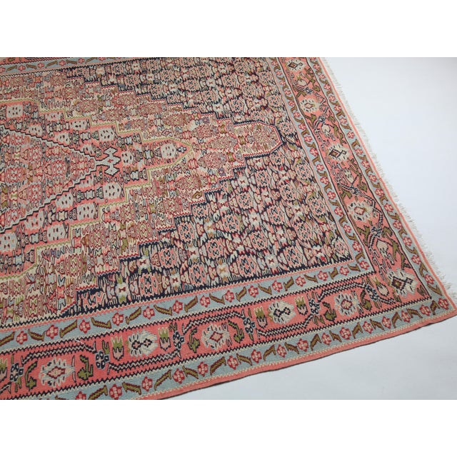 Vintage Handwoven Sene Kilim With Diamond Medallion & Floral Motifs – 5' 2'' X 7' 1'' For Sale In Tampa - Image 6 of 13