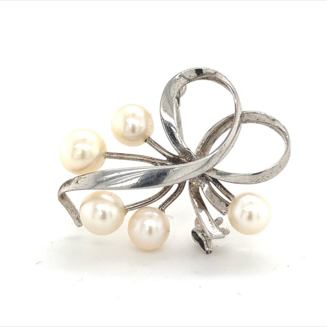1990s Mikimoto Estate Akoya Pearl Brooch Sterling Silver For Sale - Image 4 of 11