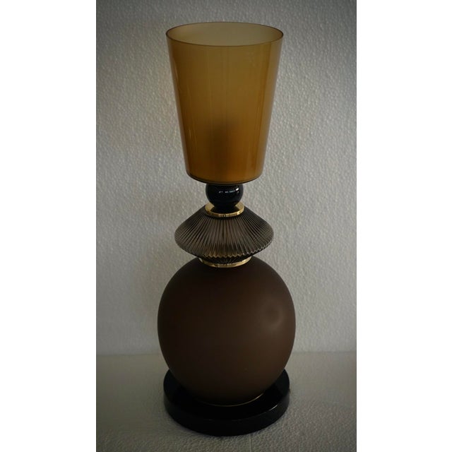 Mid-Century Round Dove Gray and Smoky Murano Art Glass and Brass Table Lamp, 2000 For Sale - Image 4 of 10