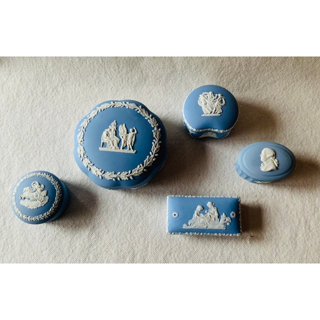 Wedgwood Vintage Wedgwood Blue Jasperware Scalloped Trinket Box - East Hampton Estate Find For Sale - Image 4 of 18