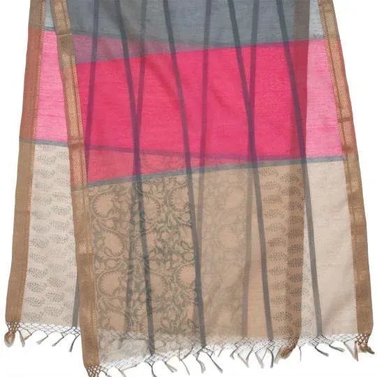 The Aurora scarf layers effortlessly into your spring, summer and fall wardrobes. The classic Indian pattern of paisleys,...