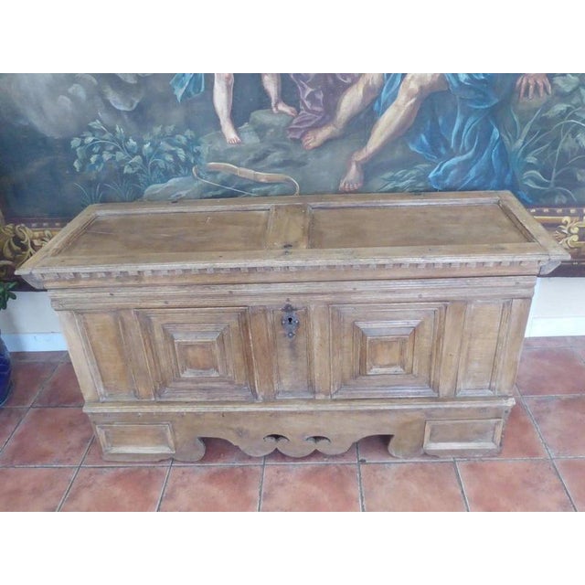 Antique Early 17th Century English Country Oak Chest Coffer, 1620 For Sale - Image 4 of 18