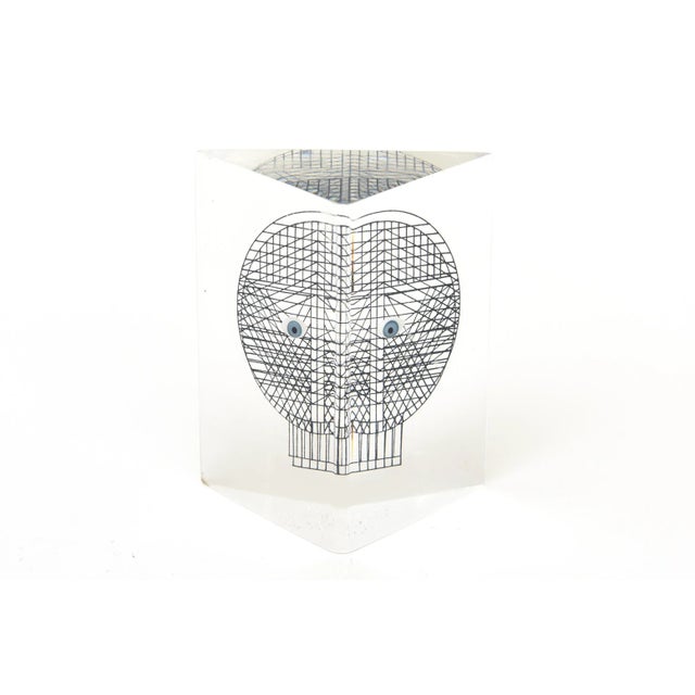 Pop Art Vintage Merle Edelman Lucite Grid Face Triangle Embedded Sculpture Paperweight, 1970's For Sale - Image 3 of 11