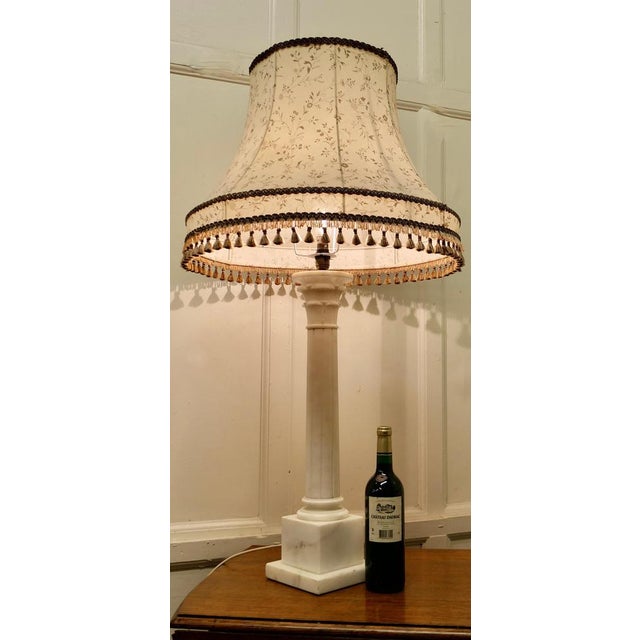 Large White Marble Corinthian Column Table Lamp, 1900s For Sale - Image 3 of 9