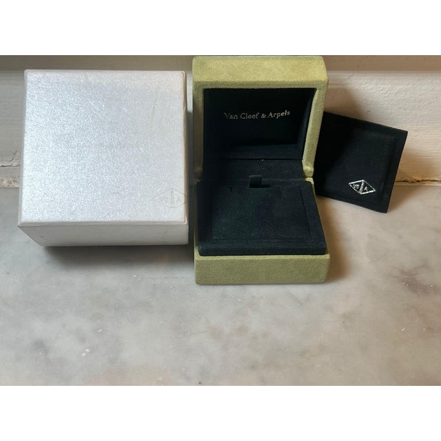 Metal Van Cleef & Arpels 18ct Yellow Gold Vintage Alhambra Mother-of-Pearl Pendant 5.21g For Sale - Image 7 of 8