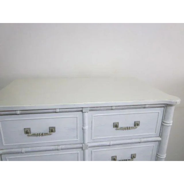 1980s 1980s Vintage Hollywood Regency Chest 5 Drawer by Henry Link White Color For Sale - Image 5 of 12