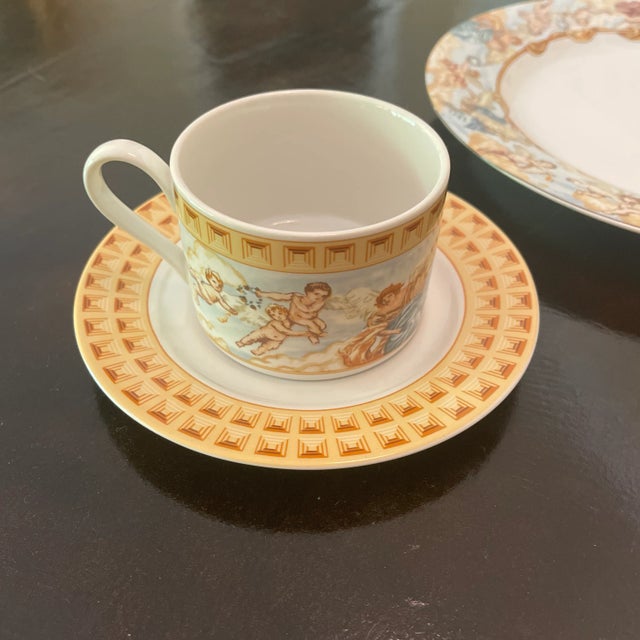 American 1990s Omnibus by Fitz & Floyd Cherubs Stoneware Dinnerware Setting - 5 Pieces For Sale - Image 3 of 7
