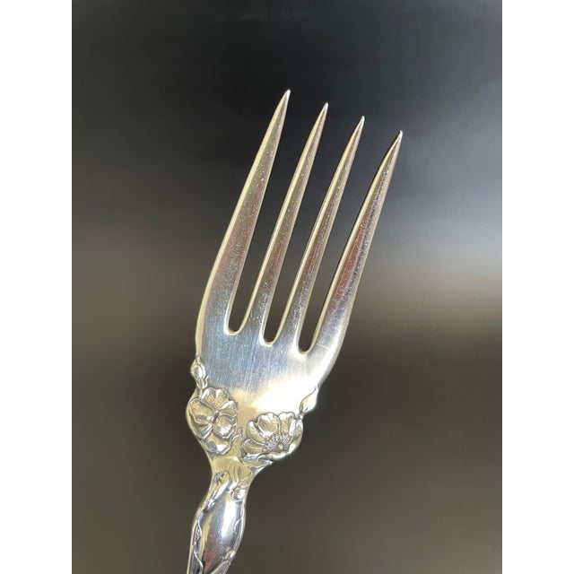 Antique Art Nouveau 1835 R. Wallace A1 Floral 1902 Silverplate Cold Meat Serving Fork For Sale - Image 9 of 9