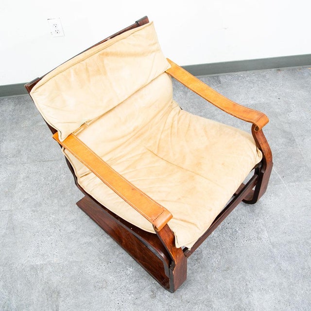 Mid Century Danish Modern Lounge Chair Brown Leather Armchair Tan Saddle Arms For Sale - Image 4 of 12