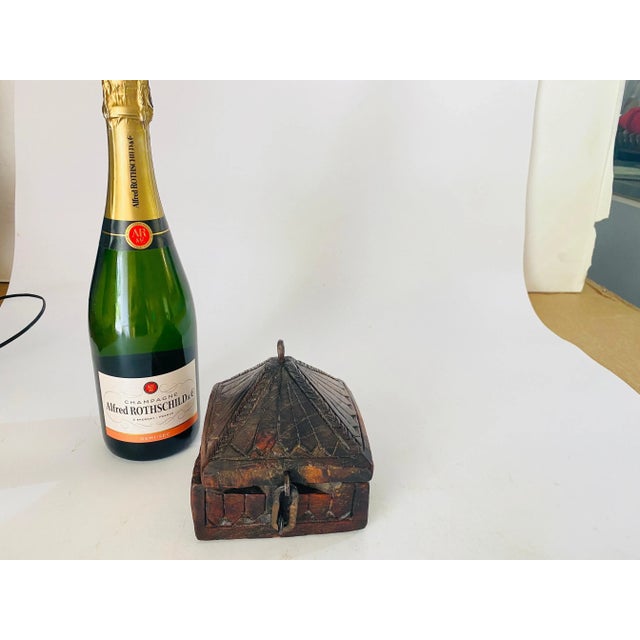 Wood 19th Century African Hand Carved Wooden Powder Box in Brown Color For Sale - Image 7 of 13