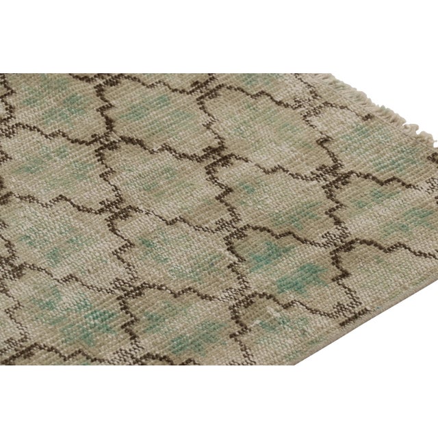 Traditional Vintage Turkish Runner Rug, Green and Beige With Geometric Patterns – Rug & Kilim For Sale - Image 3 of 7