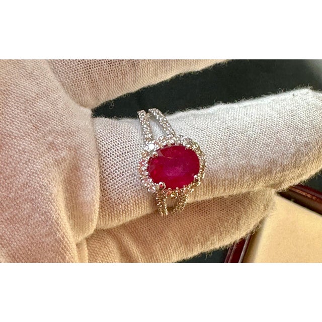 Gemstone 2.5 Carat Oval Treated Ruby & 2 ct Diamond Ring 14 Karat White Gold Size 7.25 For Sale - Image 7 of 18