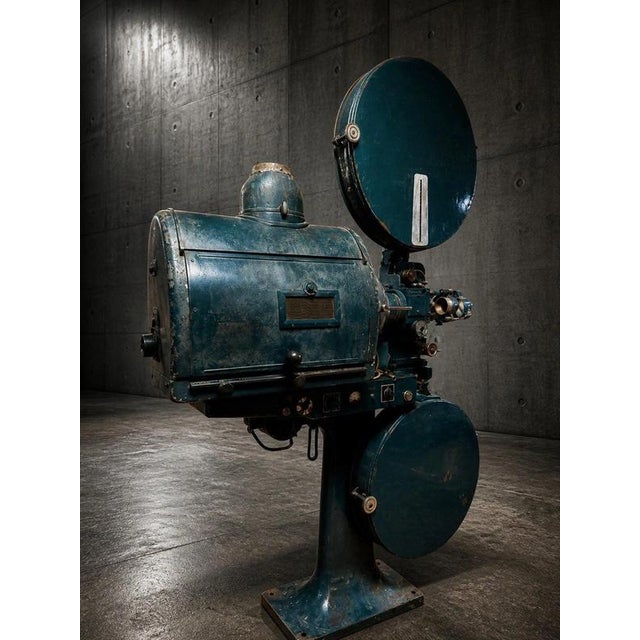 Ernemann V Carbon Arc 35mm Cinema Projector on Original Pedestal, 1920s For Sale - Image 3 of 15