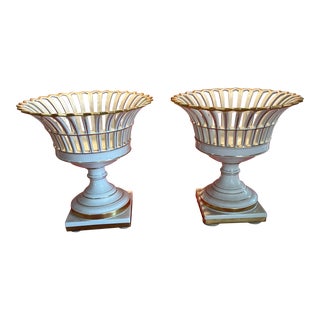 Pair of Late 19th Century Old Paris Porcelain Style Portuguese Openwork White and Gold Footed Baskets For Sale