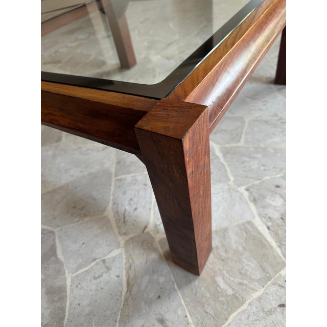 Square Coffee Table in Walnut and Mirrored Glass, Italy, 1970s, in Very Good conditions. Designed 1970 to 1979