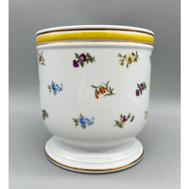 French Country Vintage Continental Porcelain Cachepot Planter – Heinrich Germany Floral With Yellow Band - French Country/ Spring / Easter For Sale - Image 3 of 11