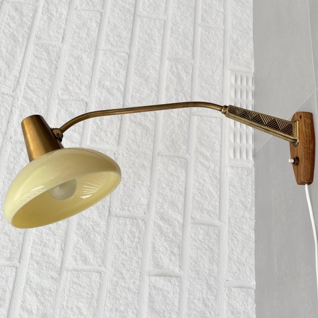 1950s Mid-Century Wall Lamp in Brass, Oak & Glass by Bo Råman for Asea, Sweden, 1950s For Sale - Image 5 of 15