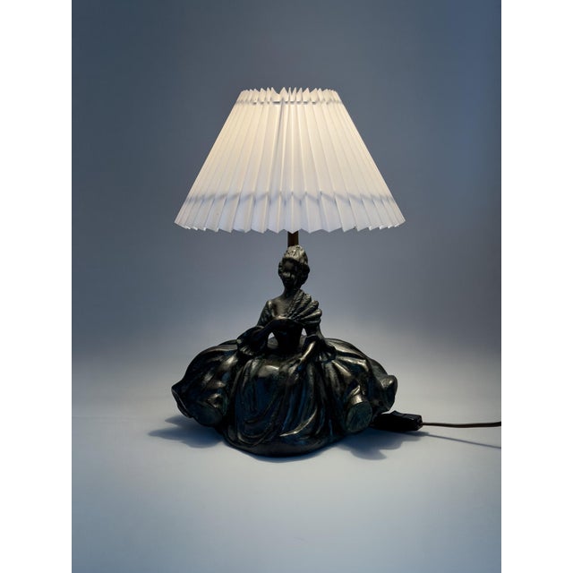 French Art Deco Figural Table Lamp in Bronze, 1930s This elegant Art Deco table lamp embodies the refined craftsmanship...