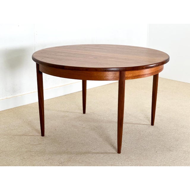 1960s Round Extendable Dining Table from G-Plan, 1960 For Sale - Image 5 of 13
