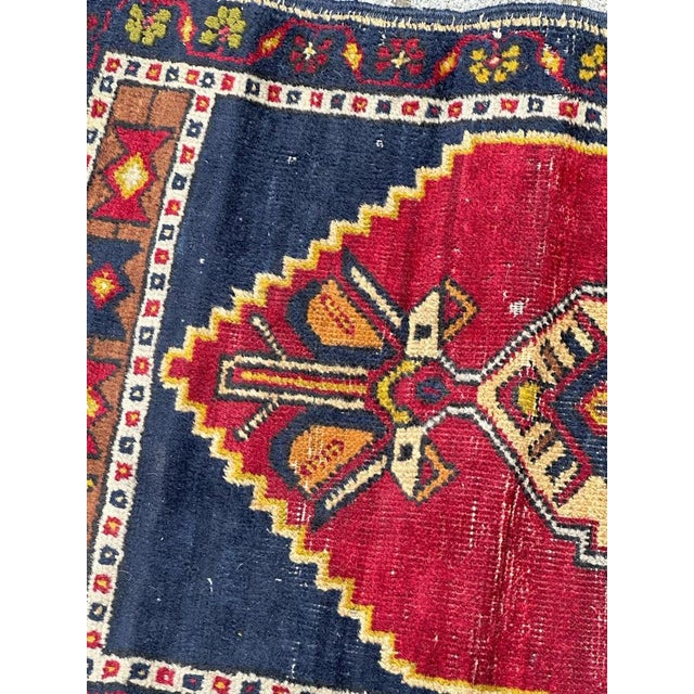 Small Mid-Century Turkish Yastik Rug, 1940s For Sale - Image 4 of 15