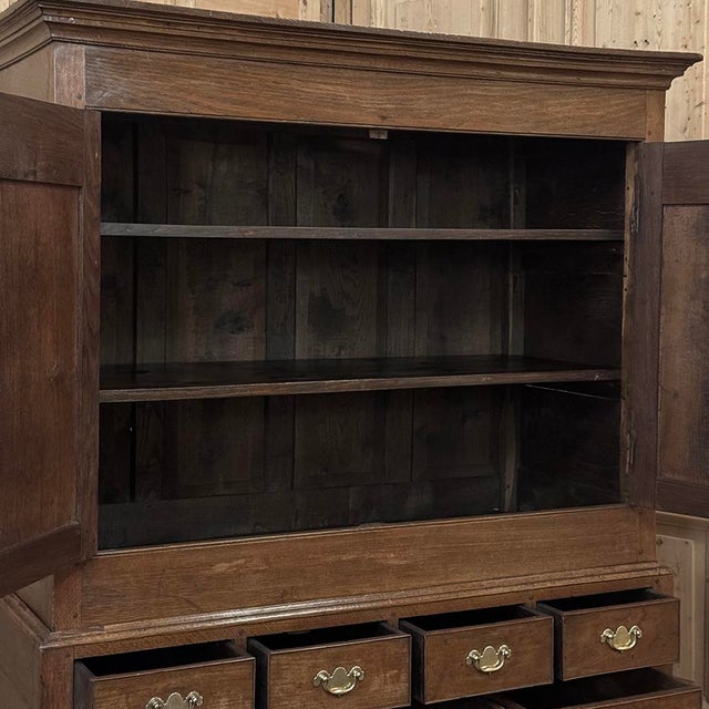 18th Century Georgian Period English Oak Linen Press For Sale - Image 16 of 18
