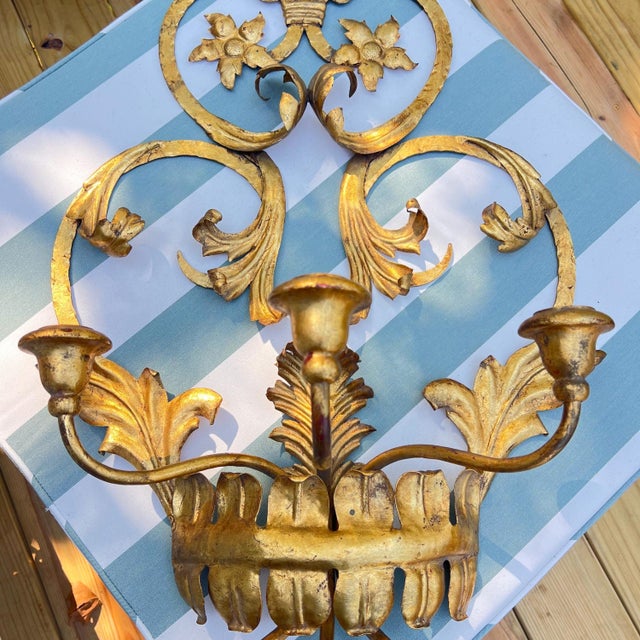 Beautiful vintage tole 3-arm candle sconce // Italian toleware // gilt // gold leaf // made in Italy // grandmillenial decor // preppy For Sale - Image 10 of 10