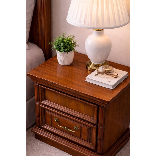 Traditional 1970s Traditional Revival Nightstand in the Manner of Drexel – Warm Brown Mahogany Finish For Sale - Image 3 of 5