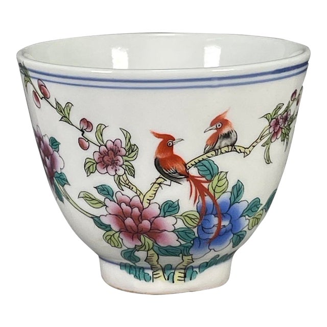 Late 20th Century Chinese Famille Rose Porcelain Tea Cup With Bird & Floral Motif For Sale