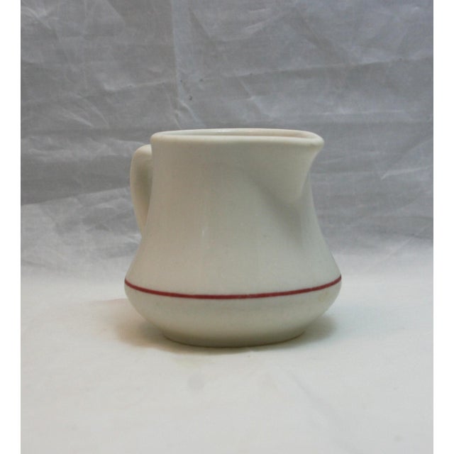 Vintage 1950s Homer Laughlin Restaurantware Individual Creamer Classic Red Line Pattern This is a small, bulbous-shaped...