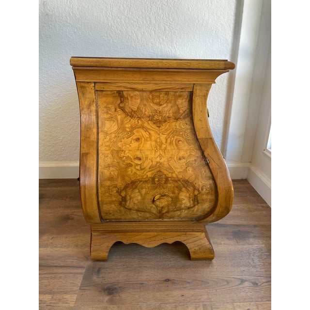 1960s 1960s American of Martinsville Olive Ash Burl "Bombe" Nightstand – Authentic Vintage For Sale - Image 5 of 10