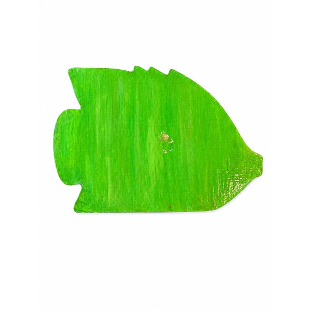 Folk Art Brightly Colored Green Vintage 1960's Hand-Painted Papier-Mâché Fish Tray / Wall Plaque – Folk Art Style – Circa 1960s–1970s For Sale - Image 3 of 10