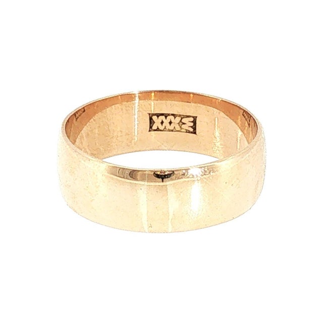 A classic band ring crafted in 9k rosie yellow gold. The smooth, polished surface offers a subtle yet elegant appearance....