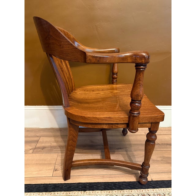 Early 1900s Antique W. H. Gunlocke Co. Solid Oak Stationary Banker's Chair For Sale - Image 11 of 14