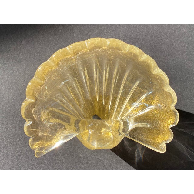 Mid-Century Modern 1950s Mid-Century Barovier & Toso Gold Fleck Scalloped Shell Bowls - a Pair For Sale - Image 3 of 13